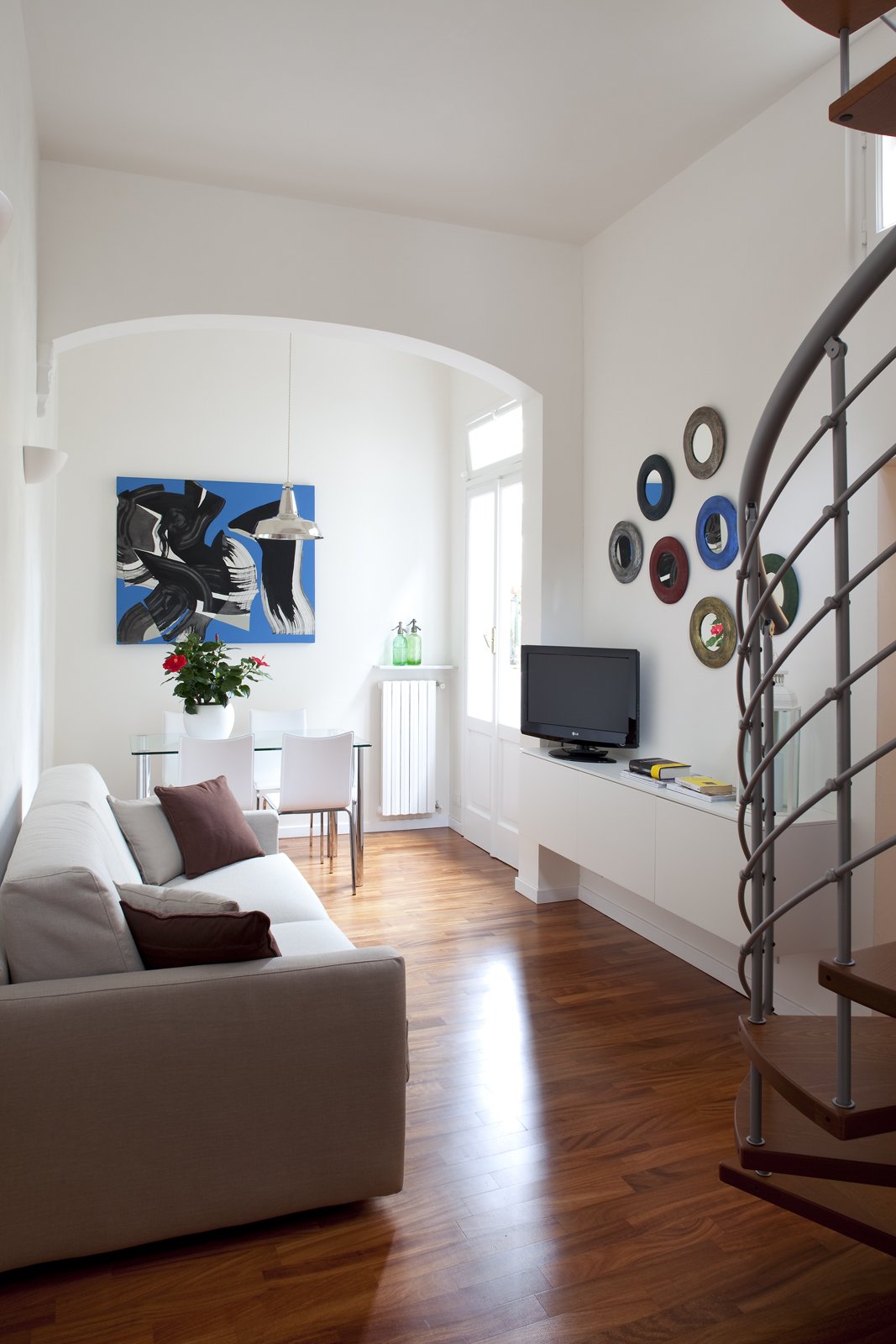 48 mq bilocale su due livelli cose di casa for Progettare un soggiorno