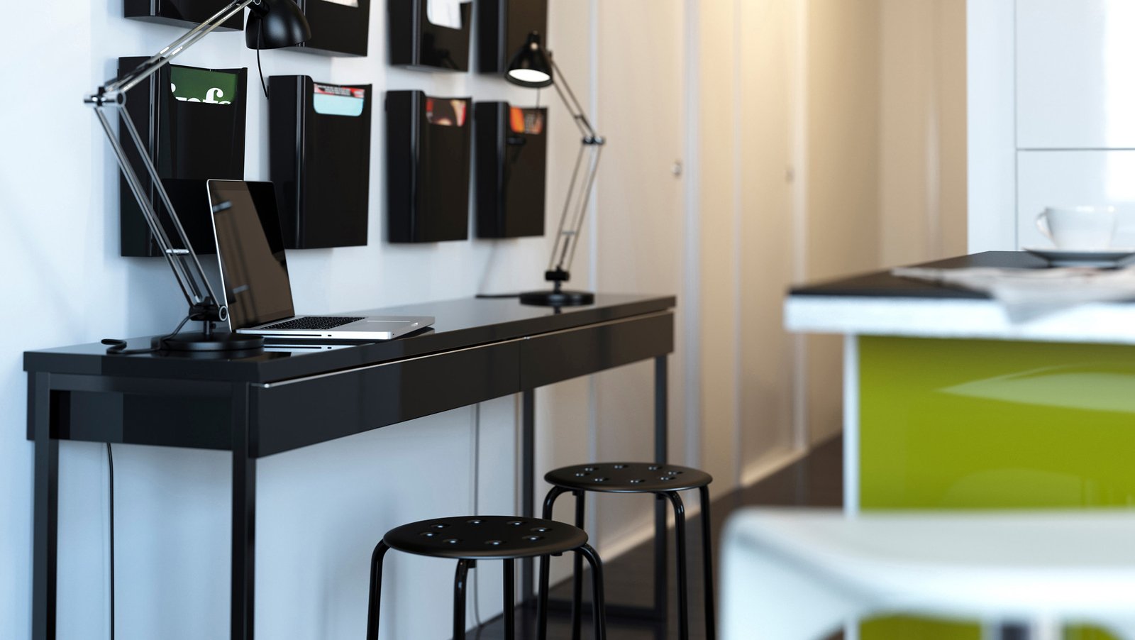 Home office. l'ufficio in casa cose di casa Consolle laccata lucida rosso