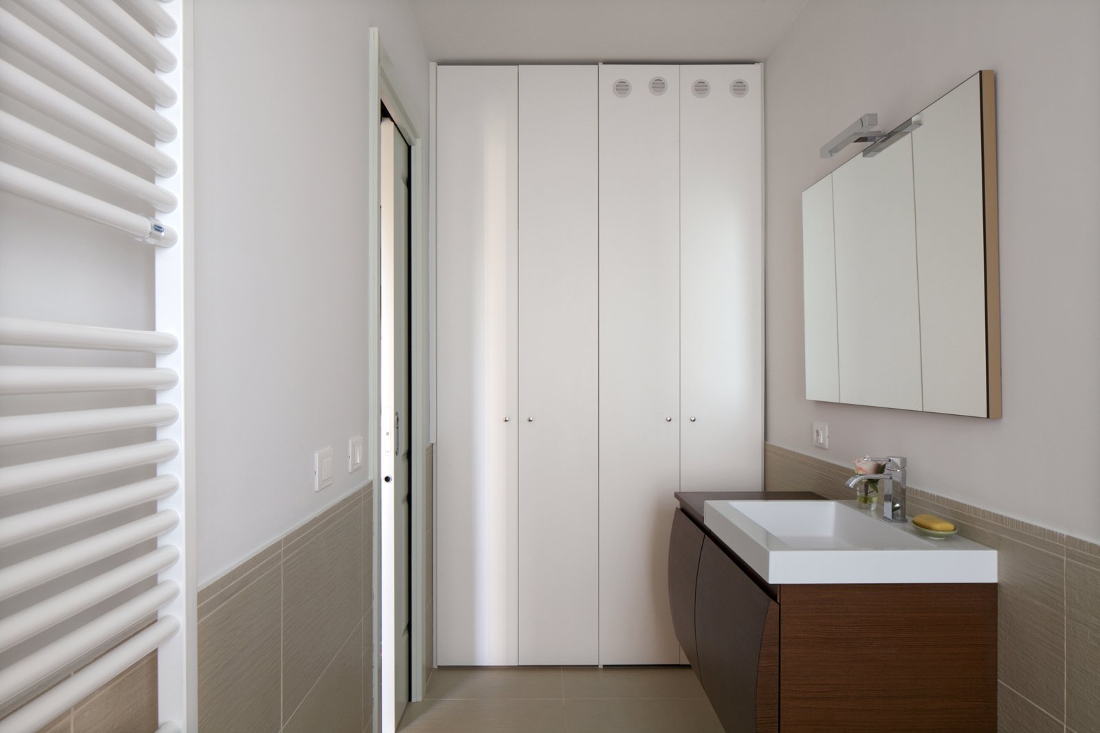 Bagno con lavatrice nascosta ~ avienix.com for .