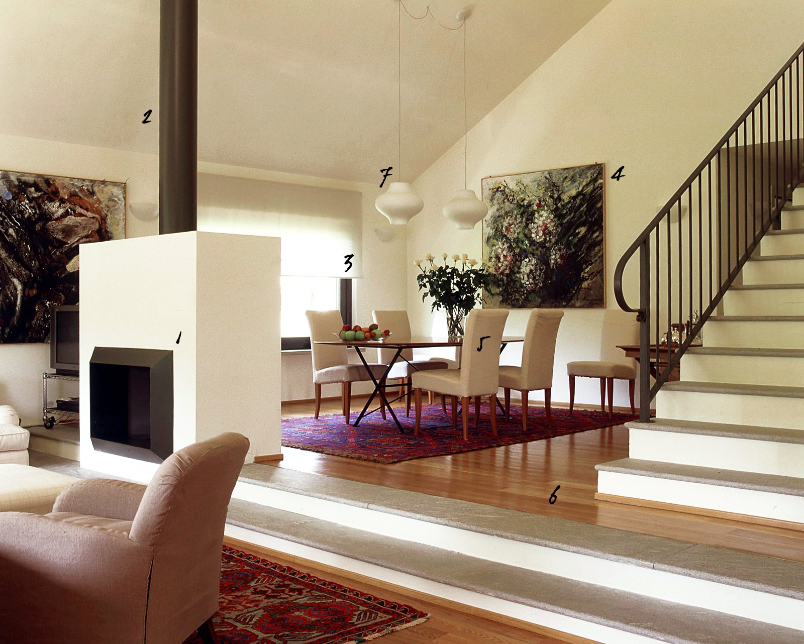 Un soggiorno commentato tra mobili d epoca e design for Mobili casa