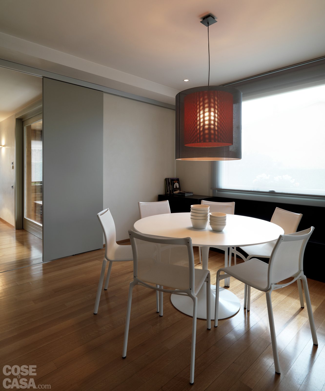 Una casa arredata con pezzi di design e finiture di tendenza ...