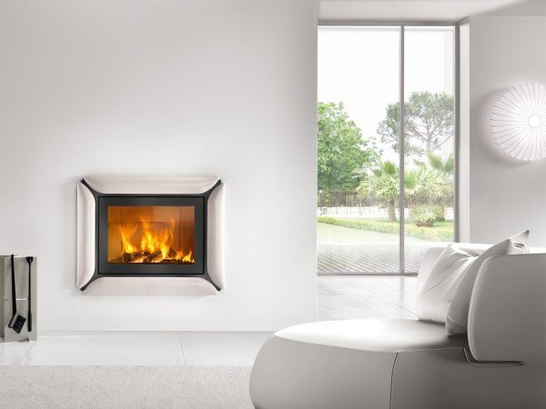 Il caminetto Essen con monoblocco a pellet MP973 sviluppa una potenza di 15,1 Kw ed è possibile riscaldare fino a 435 m3.