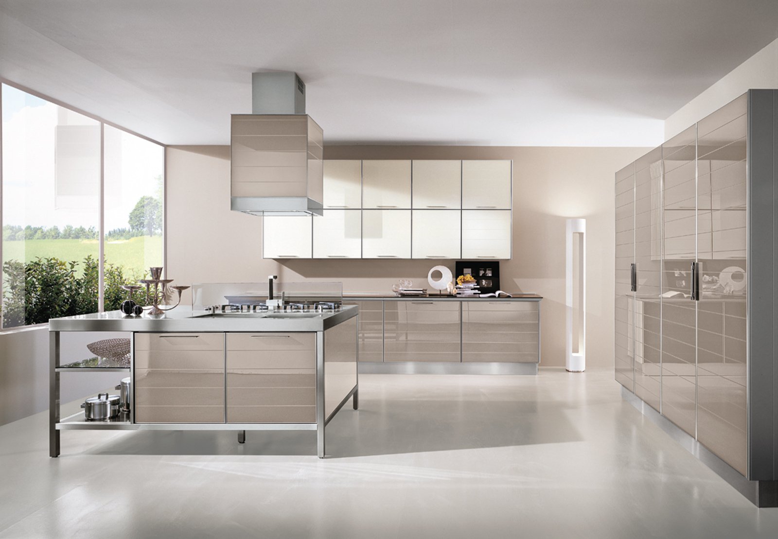 Cucine in vetro con superfici a specchio Cucine
