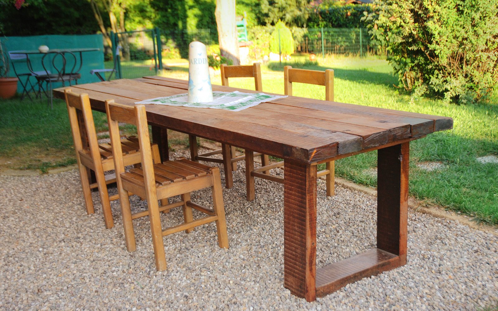 Un maxi tavolo in legno di recupero cose di casa