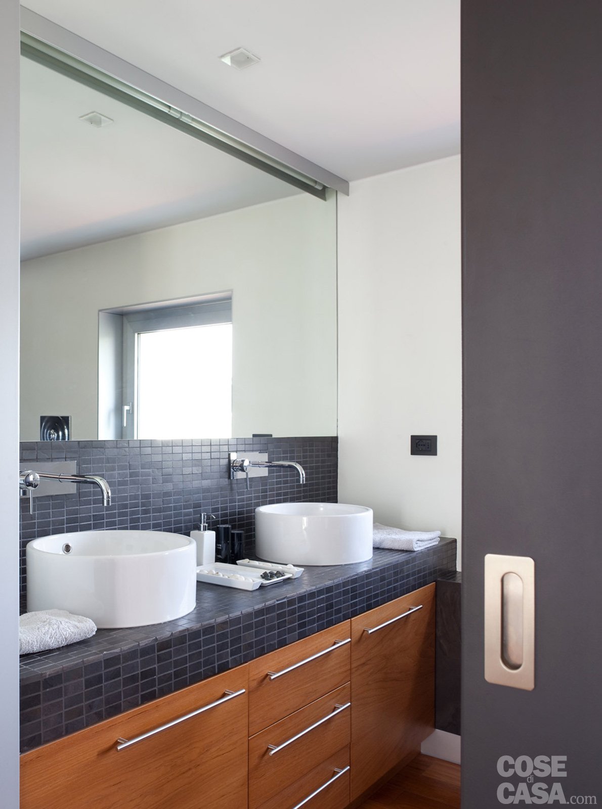 Lavandini per bagno: bagno doppio lavabo per raddoppiare lo spazio ... Lavandino bagno ciotola