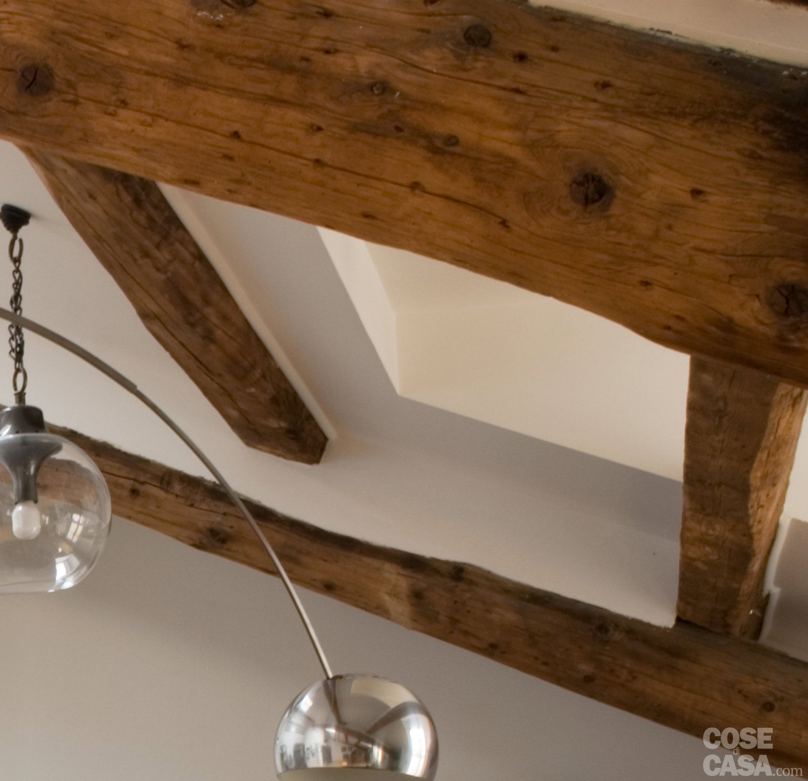 Sottotetto: una casa con travi a vista cose di casa