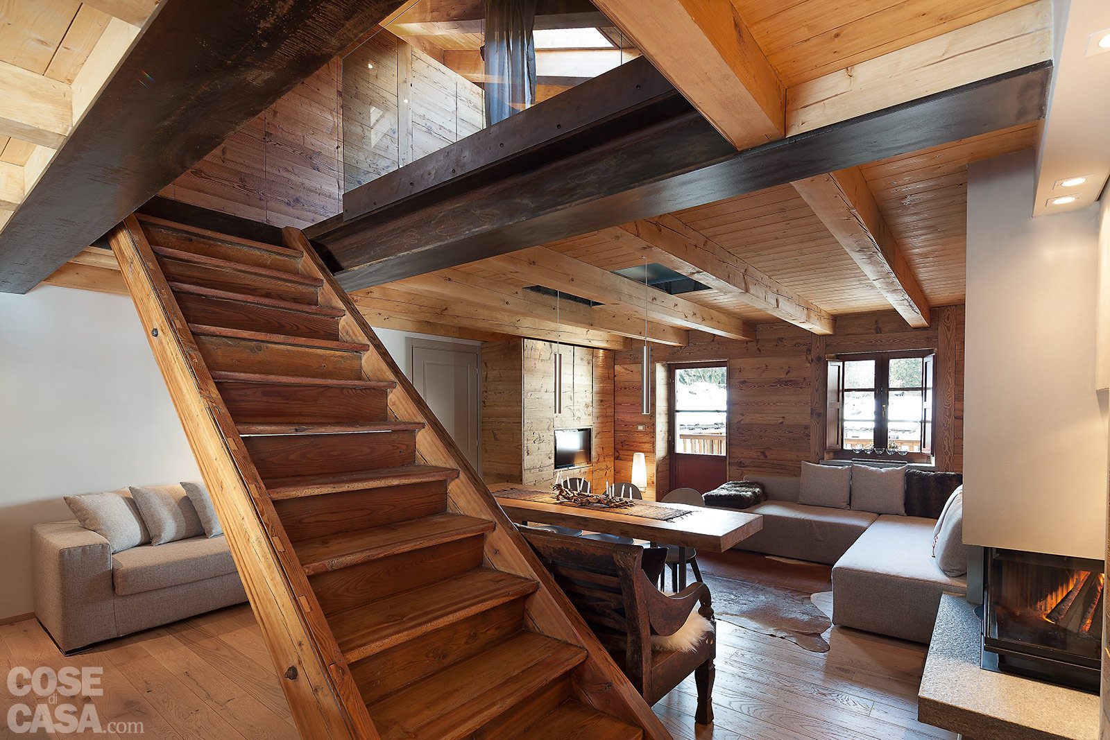 Atmosfera da chalet in una casa moderna cose di casa Cornici arco interne in polistirolo