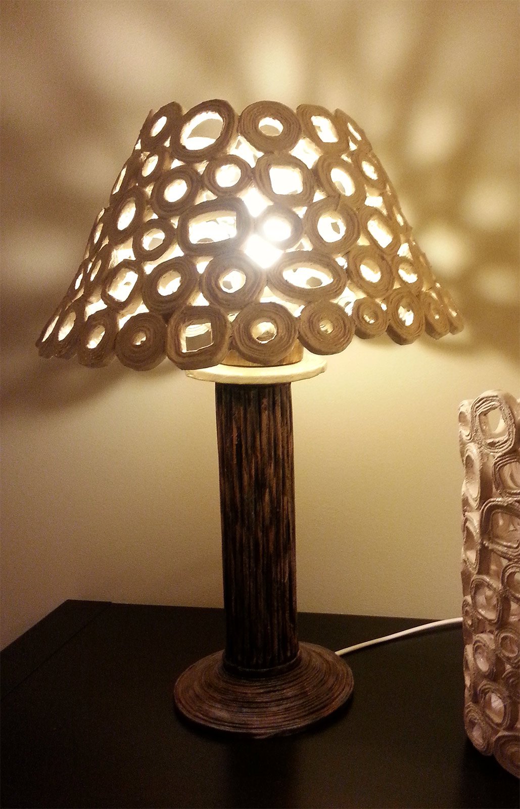 Lampade legno riciclato: lampada scolpita in legno e abat jour ...