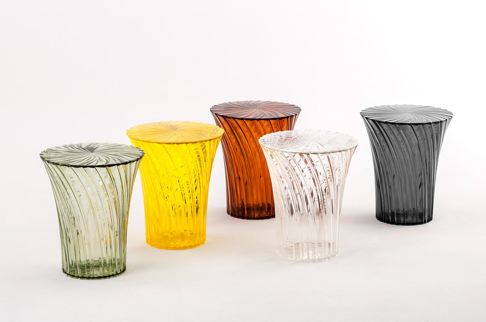 Pouf: una presenza utile e decorativa. scelti al salone del mobile ... Tavolo pranzo rotondo kartell