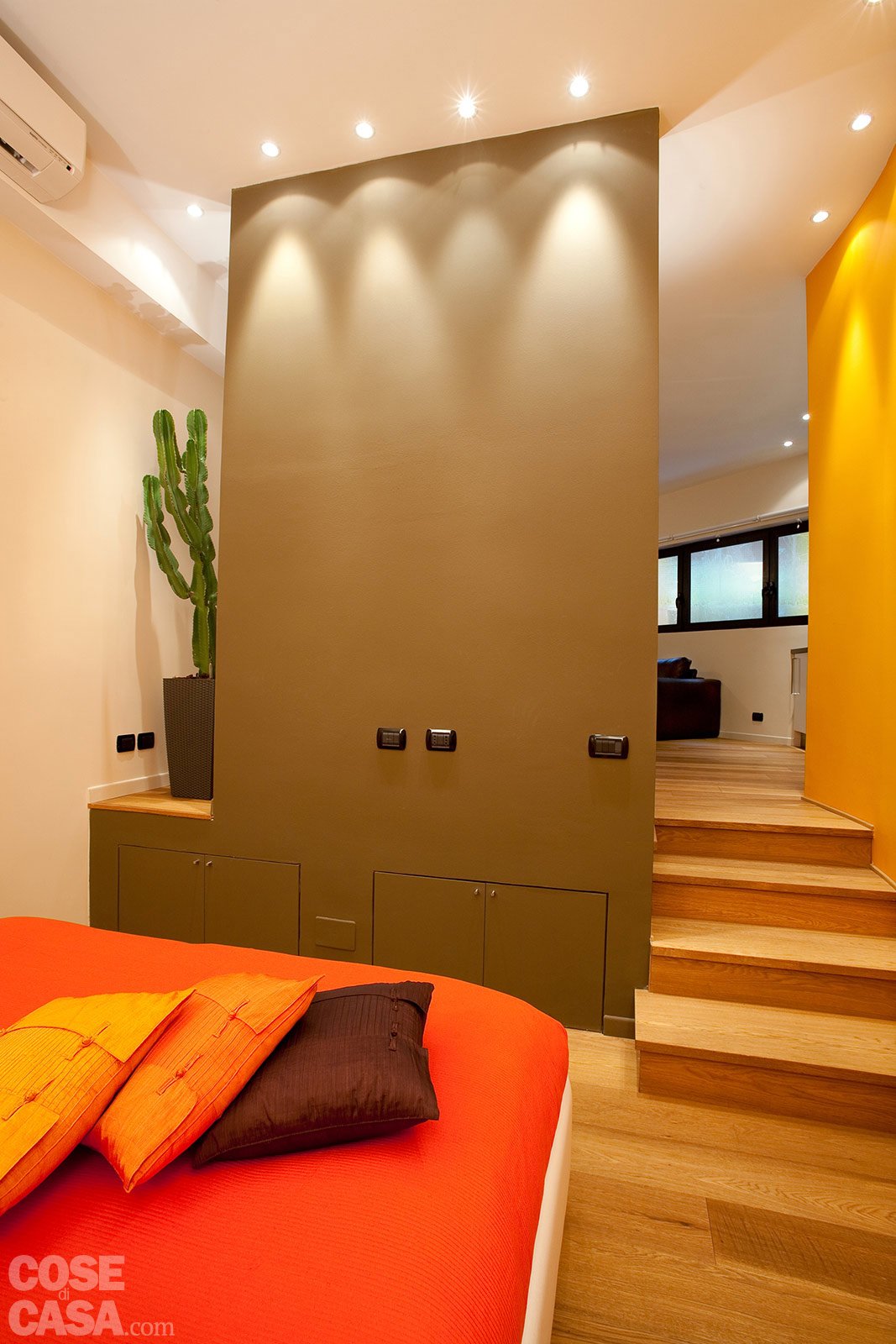 Una casa mini. con curve e nicchie risolutive cose di casa