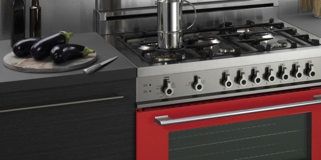 Cucina monoblocco: piano cottura e forno tutto in uno ... Mobile per incasso forno e piano cottura