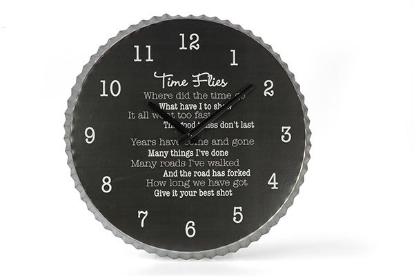 Orologi da parete con design ironico, forme particolari, colori ... Orologio da parete particolare