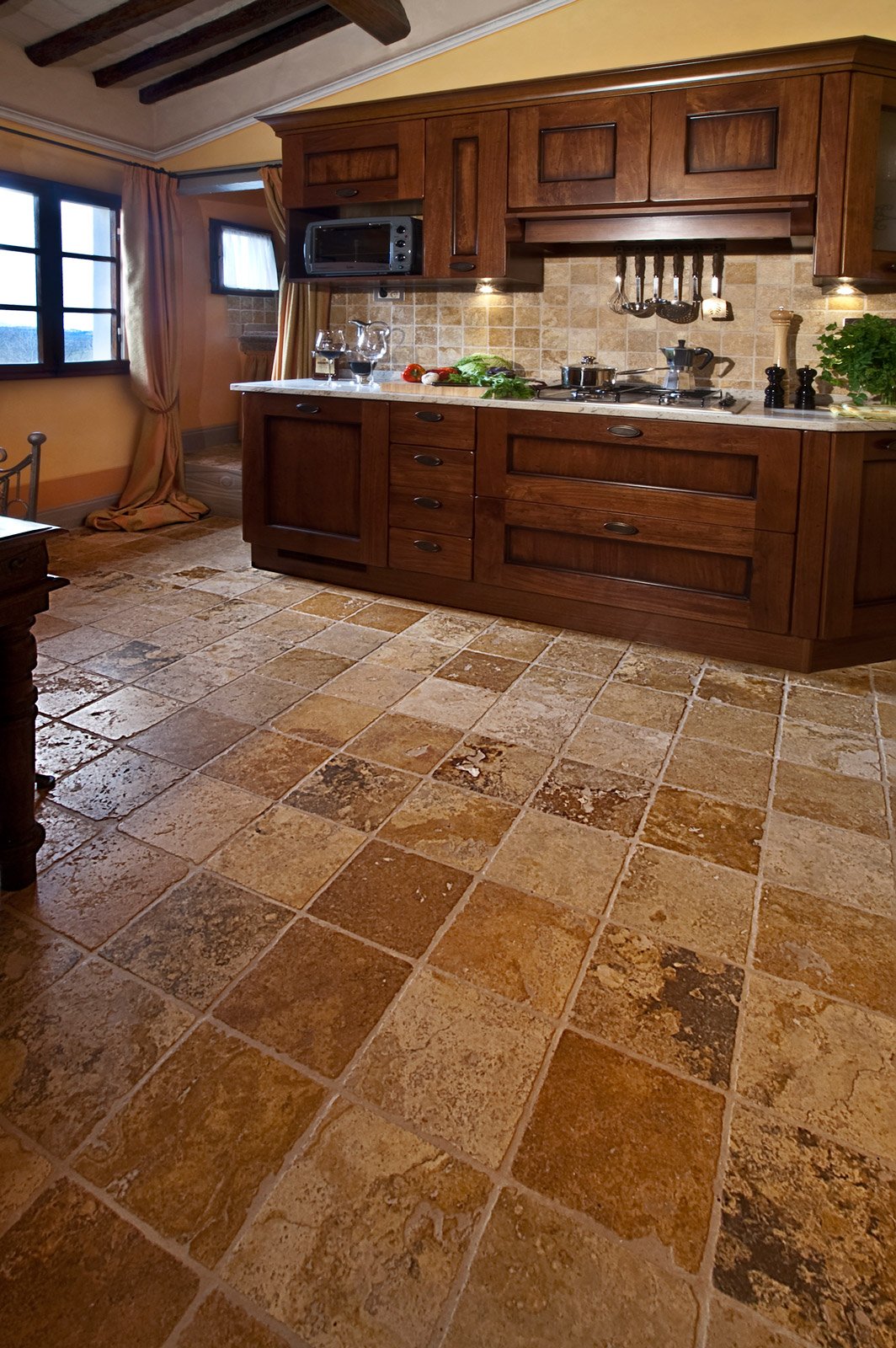 Scegliere il pavimento della cucina: effetto legno, parquet, cotto ...