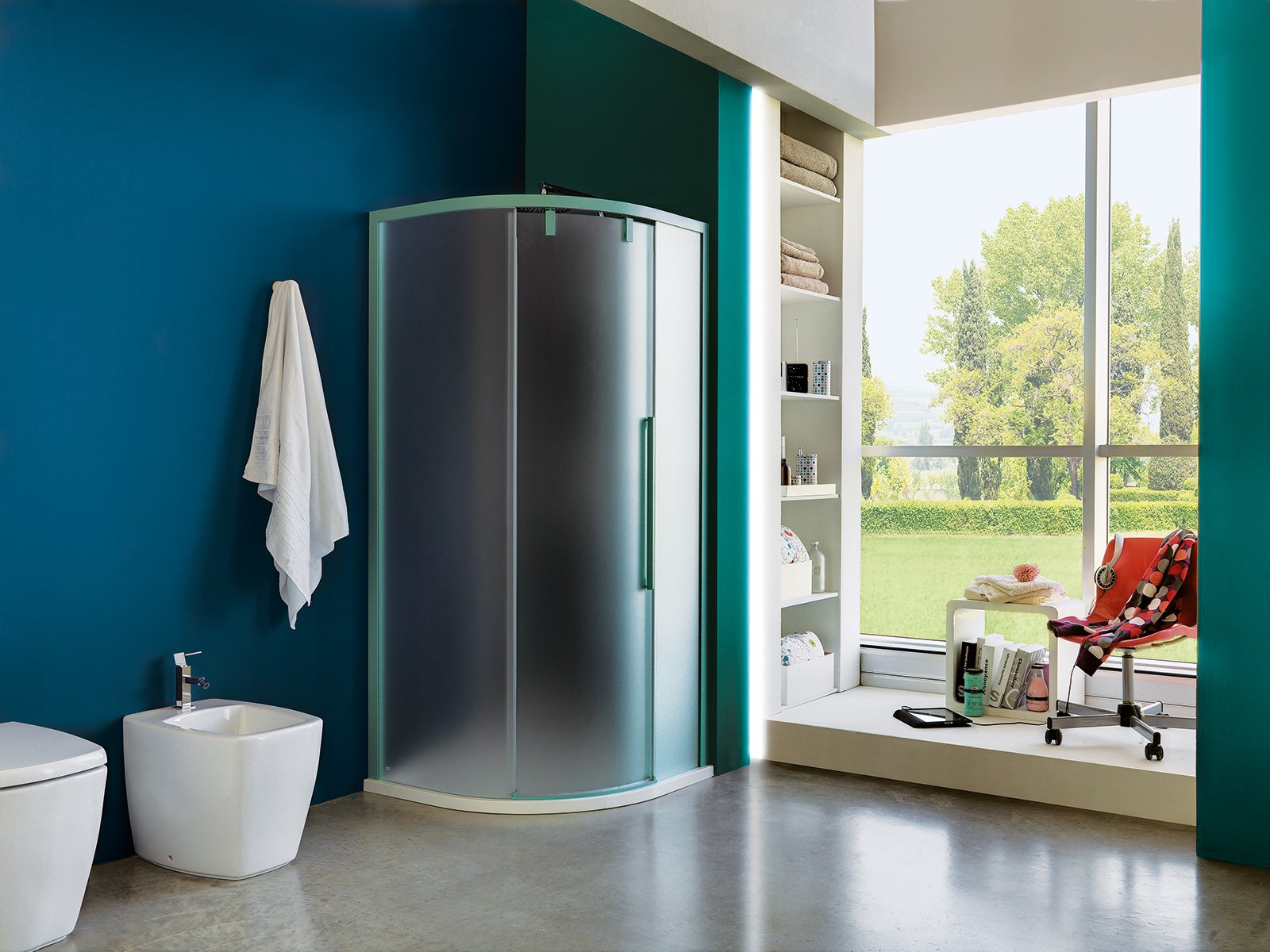 Bagno: sfruttare l'angolo cose di casa Doccia a due ante