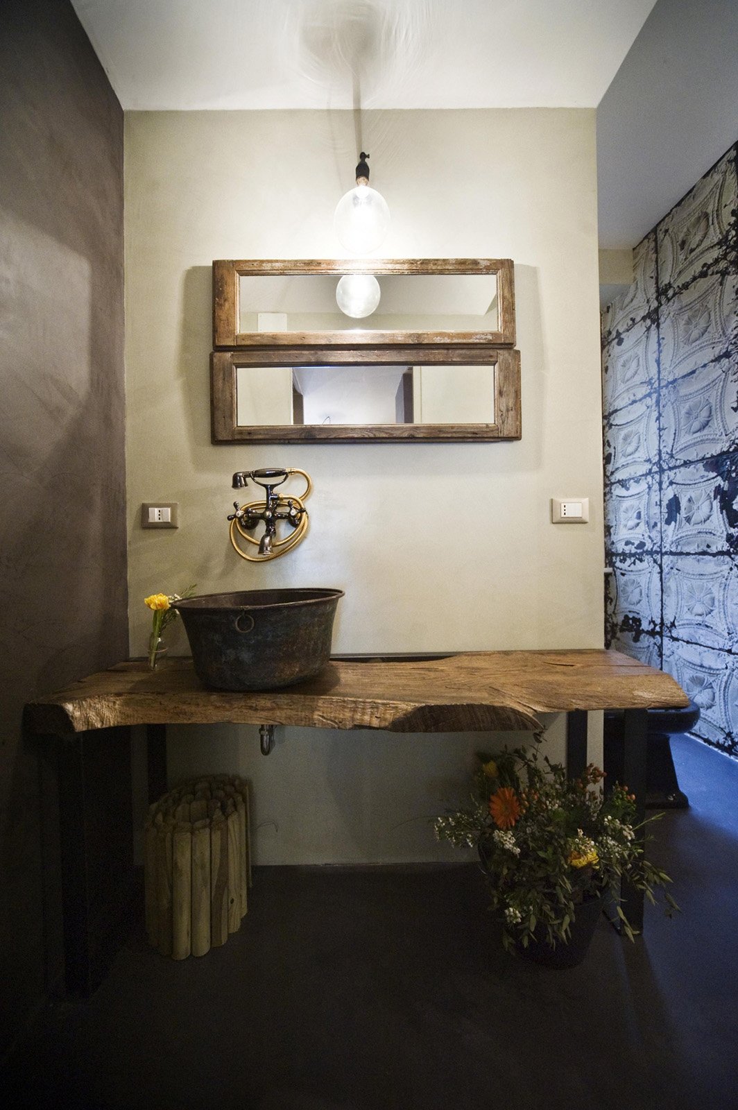 Bagno con finiture cemento o effetto cemento cose di casa Carta da parati effetto cemento armato