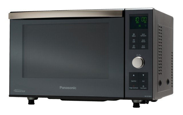 Con il modello NN-DF383B di Panasonic non c’è bisogno di inserire tempo, peso o potenza ma basta selezionare il tipo di cibo che si desidera cucinare e il sensore rileva l’umidità, comunicando il momento esatto in cui il cibo sarà pronto da mangiare. Capiente 23 litri, presenta all’interno una superficie piana, invece del piatto girevole: così la cavità ha un’area di cottura più ampia e consente di inserire piatti di tutte le dimensioni. Prezzo 264,99 euro. www.panasonic.it Con il modello NN-DF383B di Panasonic non c’è bisogno di inserire tempo, peso o potenza ma basta selezionare il tipo di cibo che si desidera cucinare e il sensore rileva l’umidità, comunicando il momento esatto in cui il cibo sarà pronto da mangiare. Capiente 23 litri, presenta all’interno una superficie piana, invece del piatto girevole: così la cavità ha un’area di cottura più ampia e consente di inserire piatti di tutte le dimensioni. Prezzo 264,99 euro. www.panasonic.it