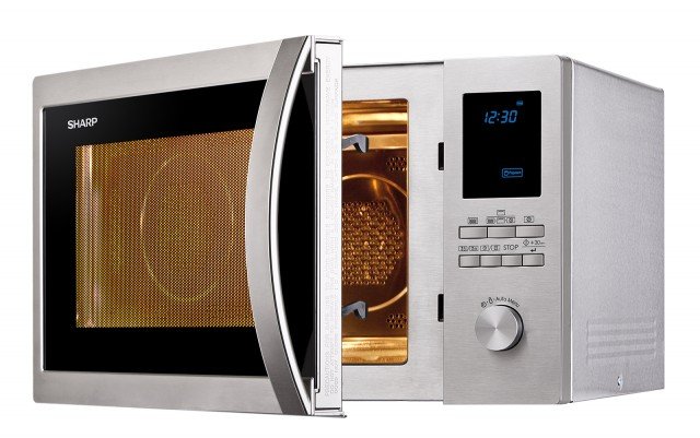 La gamma di microonde in acciaio inox Streamline di Sharp comprende un modello da 25 litri di capacità e 900 watt di potenza, uno di 32 litri e un altro di 42 litri di capacità e 1.000 watt. R-822STWE, da 25 litri, funziona con aria ventilata e grill e ha 10 programmi automatici di cottura, 2 modalità di scongelamento, blocco bambini ed è regolabile su 5 livelli di potenza delle microonde. Misura L 51 x P 46,6 x H 30,6 cm. Prezzo 229 euro. www.sharp.it La gamma di microonde in acciaio inox Streamline di Sharp comprende un modello da 25 litri di capacità e 900 watt di potenza, uno di 32 litri e un altro di 42 litri di capacità e 1.000 watt. R-822STWE, da 25 litri, funziona con aria ventilata e grill e ha 10 programmi automatici di cottura, 2 modalità di scongelamento, blocco bambini ed è regolabile su 5 livelli di potenza delle microonde. Misura L 51 x P 46,6 x H 30,6 cm. Prezzo 229 euro. www.sharp.it