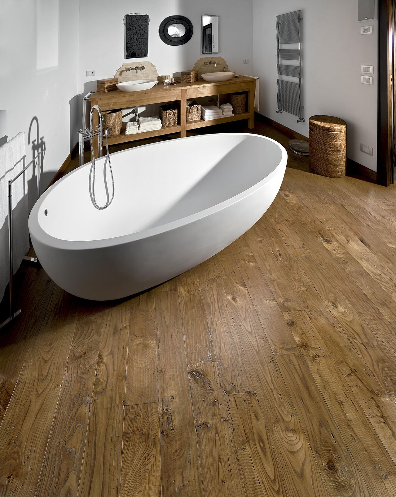 Pavimenti per il bagno. dal travertino al gres cose di casa