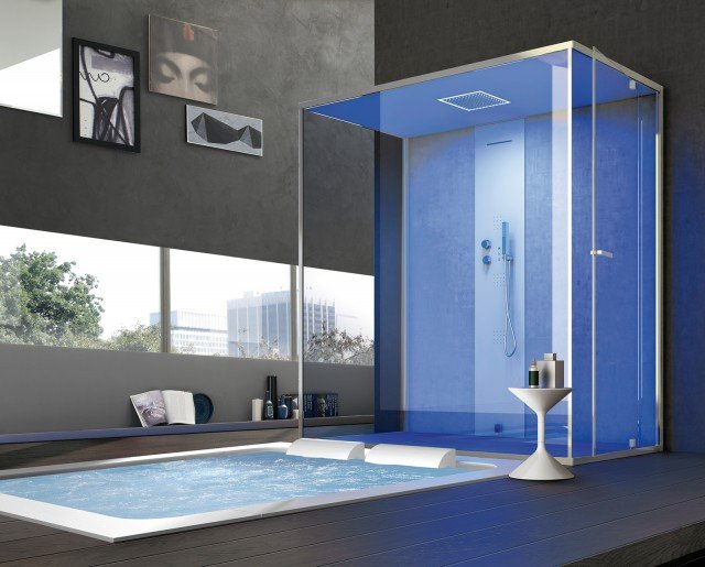 Gemini di Hafro abbina cromoterapia e bagno turco per il massimo del benessere, senza necessità di opere murarie e con qualsiasi piatto doccia. Dotata di pareti di cristallo temperato e copertura coibentata, la cabina può essere installata a parete, ad angolo o in nicchia e incorpora a soffitto il soffione Rigenera con cromoterapia in due possibili misure, 30 x 30 cm o 25 x 26 cm. Dimensioni della cabina da L 70 x P 90 x H 214 cm fino a L 190 x P 120 x H 214 cm. Prezzo a partire da 1.600 euro iva esclusa. www.hafro.it Gemini di Hafro abbina cromoterapia e bagno turco per il massimo del benessere, senza necessità di opere murarie e con qualsiasi piatto doccia. Dotata di pareti di cristallo temperato e copertura coibentata, la cabina può essere installata a parete, ad angolo o in nicchia e incorpora a soffitto il soffione Rigenera con cromoterapia in due possibili misure, 30 x 30 cm o 25 x 26 cm. Dimensioni della cabina da L 70 x P 90 x H 214 cm fino a L 190 x P 120 x H 214 cm. Prezzo a partire da 1.600 euro iva esclusa. www.hafro.it