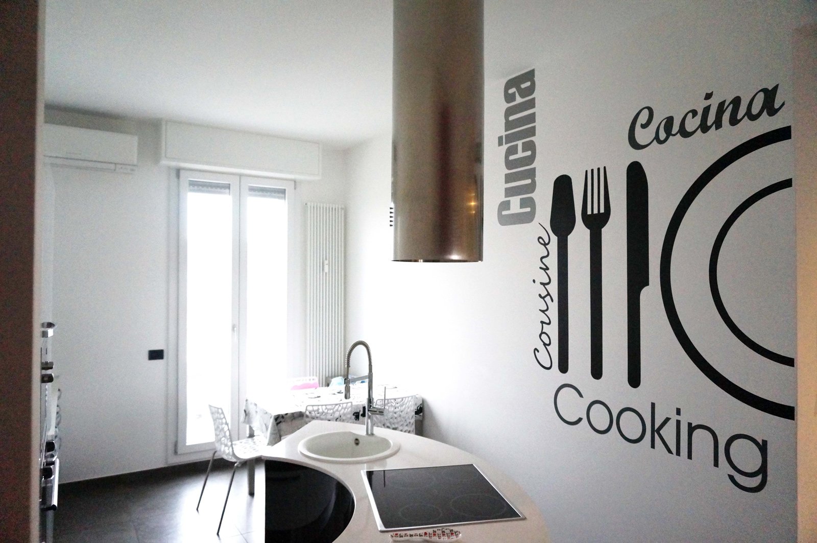Cucine con angolo bar: cucine piccole. lussuosi mobili da bar. .