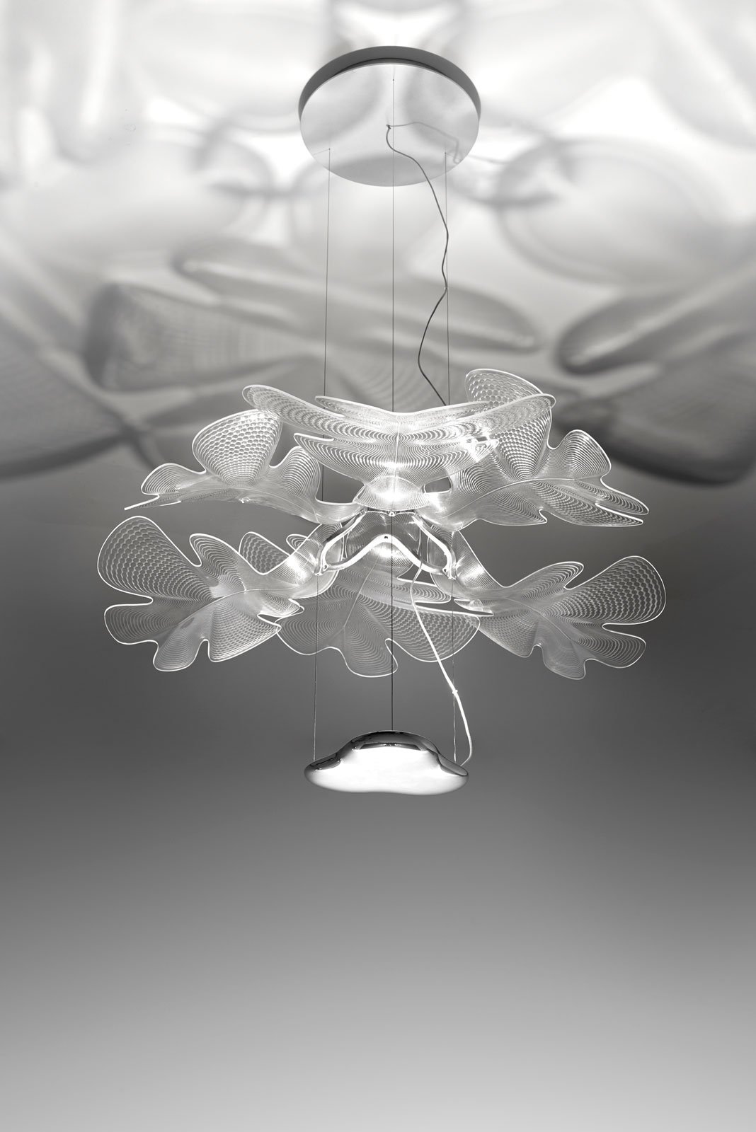 Euroluce 2015: lampadari a sospensione al salone del mobile cose ... Sospensione moderna vetro bianco e acciaio