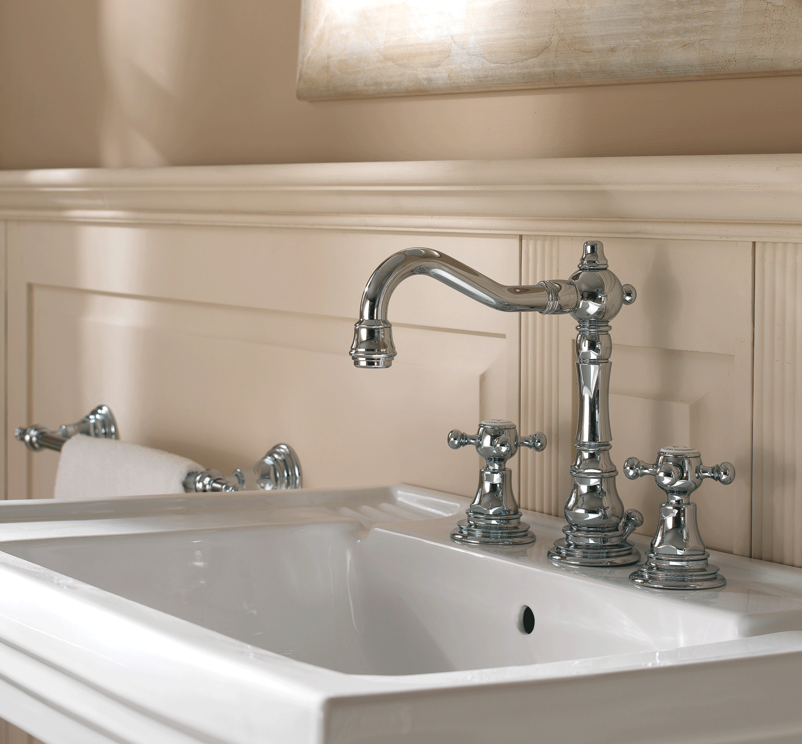 Rubinetti: il fascino di uno stile classico cose di casa Lavabo doppio rubinetto