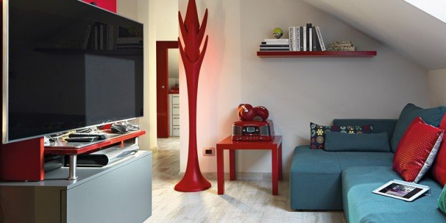 Trilocale di 96 mq: recupero creativo per la mansarda cose di casa Soggiorno Pavimento creativo