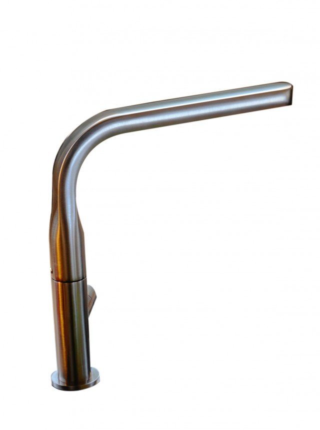 Il miscelatore monocomando Sinos di Franke ha doccetta orientabile monogetto. Alto 26,1 cm, ha finitura cromata e rotazione della canna a 360°. La base ha diametro di 5 cm. Prezzo 414,70 euro. www.franke.it Il miscelatore monocomando Sinos di Franke ha doccetta orientabile monogetto. Alto 26,1 cm, ha finitura cromata e rotazione della canna a 360°. La base ha diametro di 5 cm. Prezzo 414,70 euro. www.franke.it