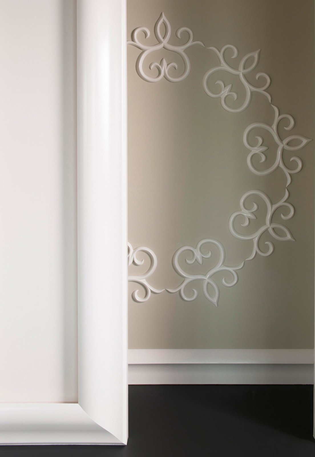Decorare la parete con profili, fregi, stickers cose di casa