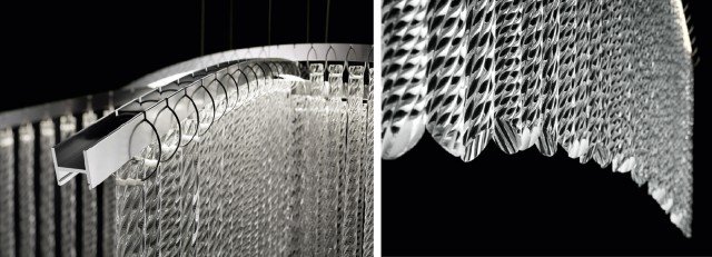 Anche la tradizione si aggiorna, grazie alle nuove fonti luminose. Palmyra di Barovier & Toso (design Calvi Brambilla Architetti) è uno scenografico lampadario di gusto vagamente retrò con bracci metallici curvilinei anodizzati neri a cui sono appesi bastoncini di cristallo ritorti a spirale, realizzati secondo le storiche tecniche muranesi e illuminati in testa da potenti strisce di led. Tante le combinazioni possibili, a seconda del numero di bracci e della loro lunghezza. H 130/140 cm x L 109/132/152/194 cm. www.barovier.com Anche la tradizione si aggiorna, grazie alle nuove fonti luminose. Palmyra di Barovier & Toso (design Calvi Brambilla Architetti) è uno scenografico lampadario di gusto vagamente retrò con bracci metallici curvilinei anodizzati neri a cui sono appesi bastoncini di cristallo ritorti a spirale, realizzati secondo le storiche tecniche muranesi e illuminati in testa da potenti strisce di led. Tante le combinazioni possibili, a seconda del numero di bracci e della loro lunghezza. H 130/140 cm x L 109/132/152/194 cm. www.barovier.com