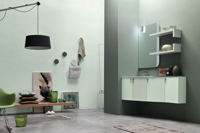 Misura L 155 x P 51/20,8 cm la composizione ARC 1506018 e.Ly 56 di Arcom, in Laccato Germoglio e Thè Verde opaco. Il lavabo Duna è in cristallo extralight; la specchiera Half è illuminata dal faretto Cremino. Misura L 155 x P 51/20,8 cm la composizione ARC 1506018 e.Ly 56 di Arcom, in Laccato Germoglio e Thè Verde opaco. Il lavabo Duna è in cristallo extralight; la specchiera Half è illuminata dal faretto Cremino.