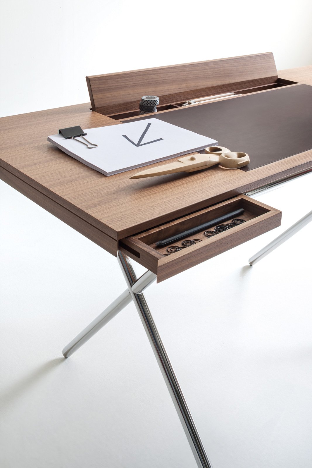 Scrivanie da soggiorno: le scrivanie antiche più eleganti su ... Scrivania in legno e metallo