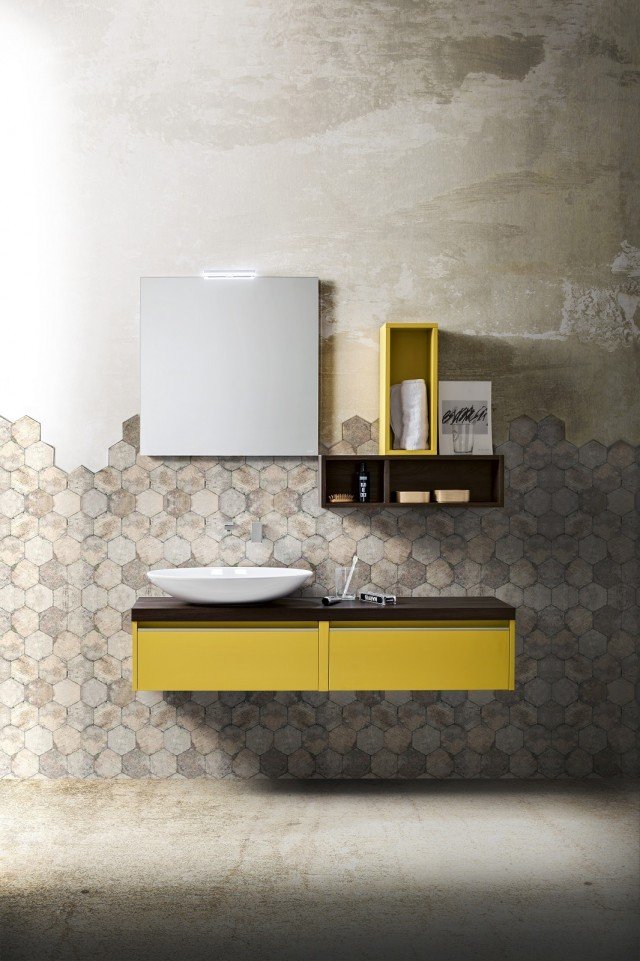 È in olmo cotto il mensolone su cui poggia il lavabo Iseo della collezione componibile Movida di Cerasa. Misura L 140 x P 37 x H 6 cm. Prezzo, Iva esclusa, 331,60 euro. www.cerasa.it È in olmo cotto il mensolone su cui poggia il lavabo Iseo della collezione componibile Movida di Cerasa. Misura L 140 x P 37 x H 6 cm. Prezzo, Iva esclusa, 331,60 euro. www.cerasa.it