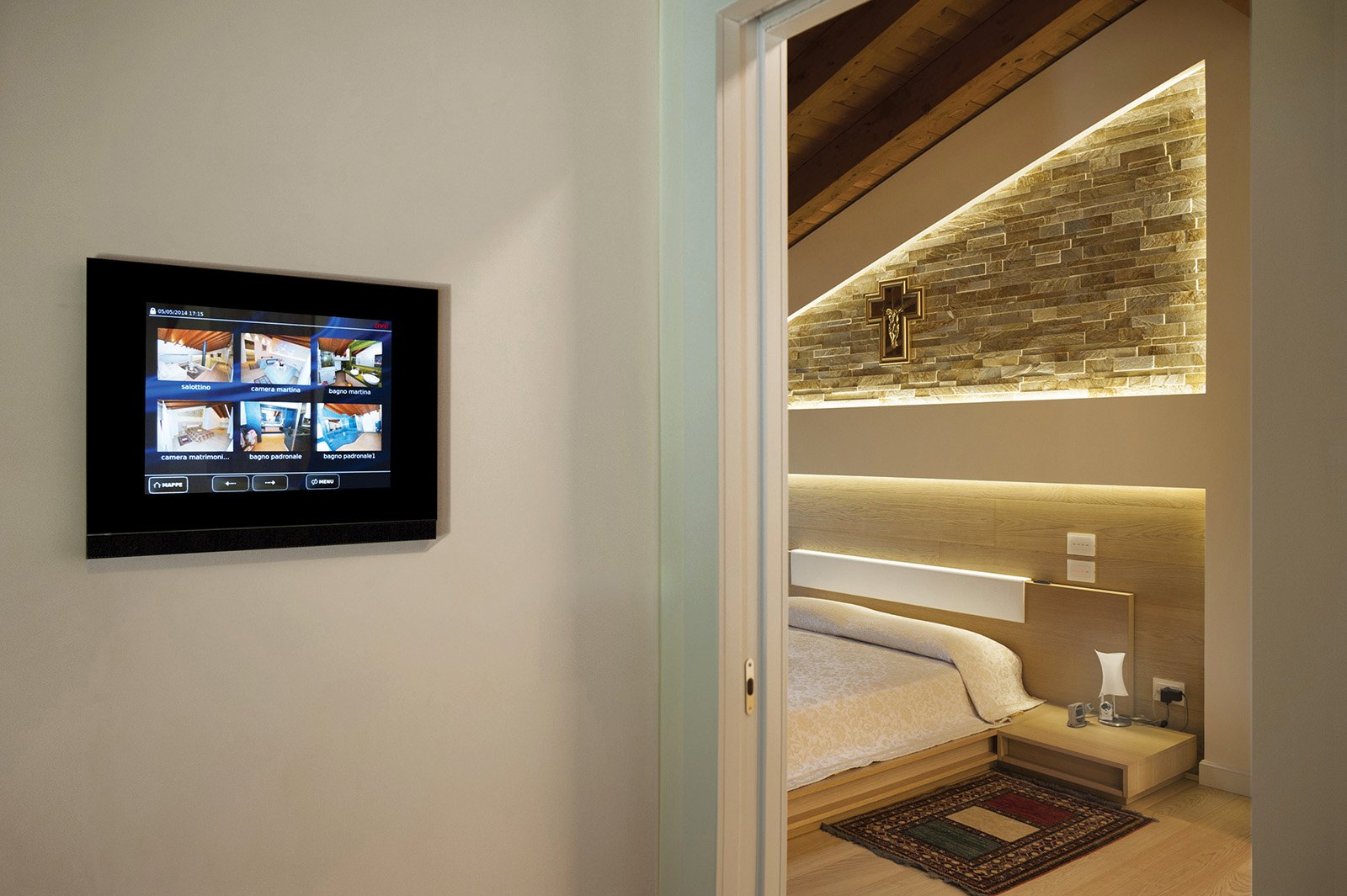 Domotica ave: il futuro è oggi. la tua casa dietro eleganti touch ...