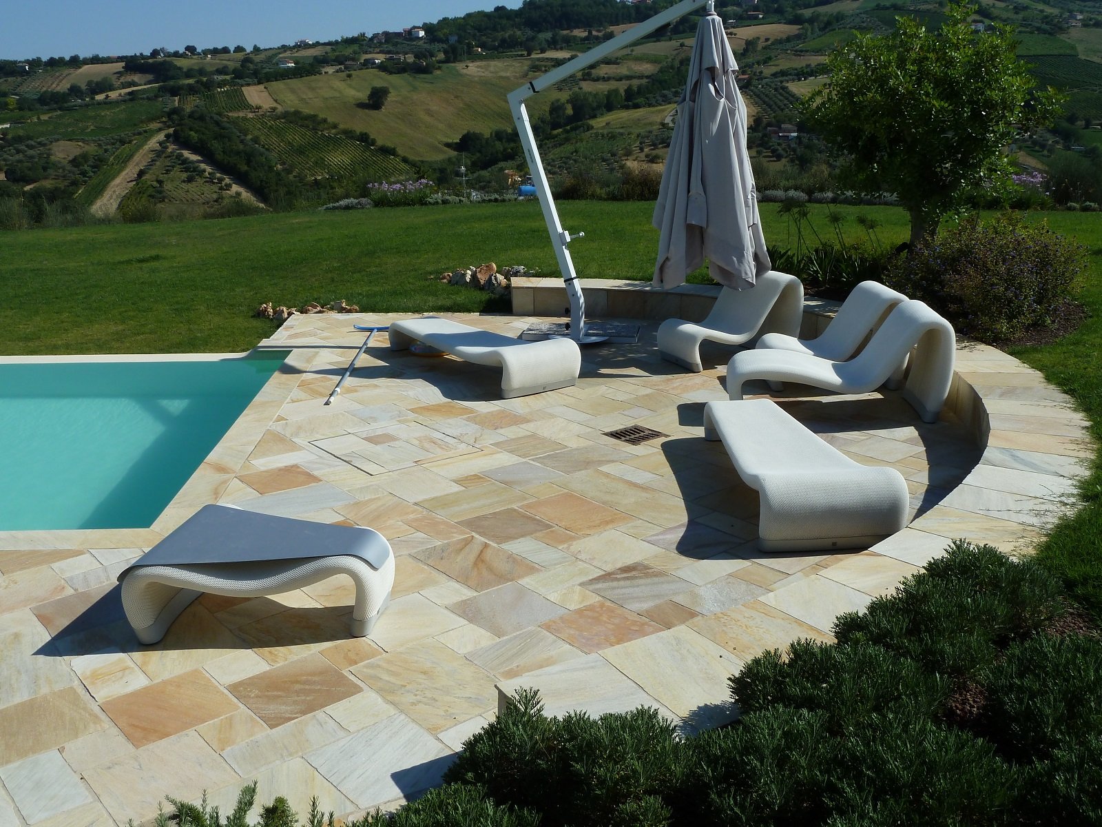 Pavimenti per l'esterno, effetto legno e pietra cose di casa Come realizzare un pavimento da giardino