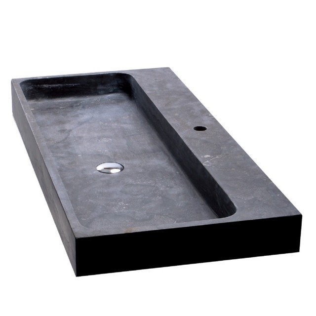 È in pietra nera Purestone il lavabo Recife 100 di Iperceramica. Misura L 100 x P 49 x H 10 cm. Prezzo 349 euro. www.iperceramica.it È in pietra nera Purestone il lavabo Recife 100 di Iperceramica. Misura L 100 x P 49 x H 10 cm. Prezzo 349 euro. www.iperceramica.it