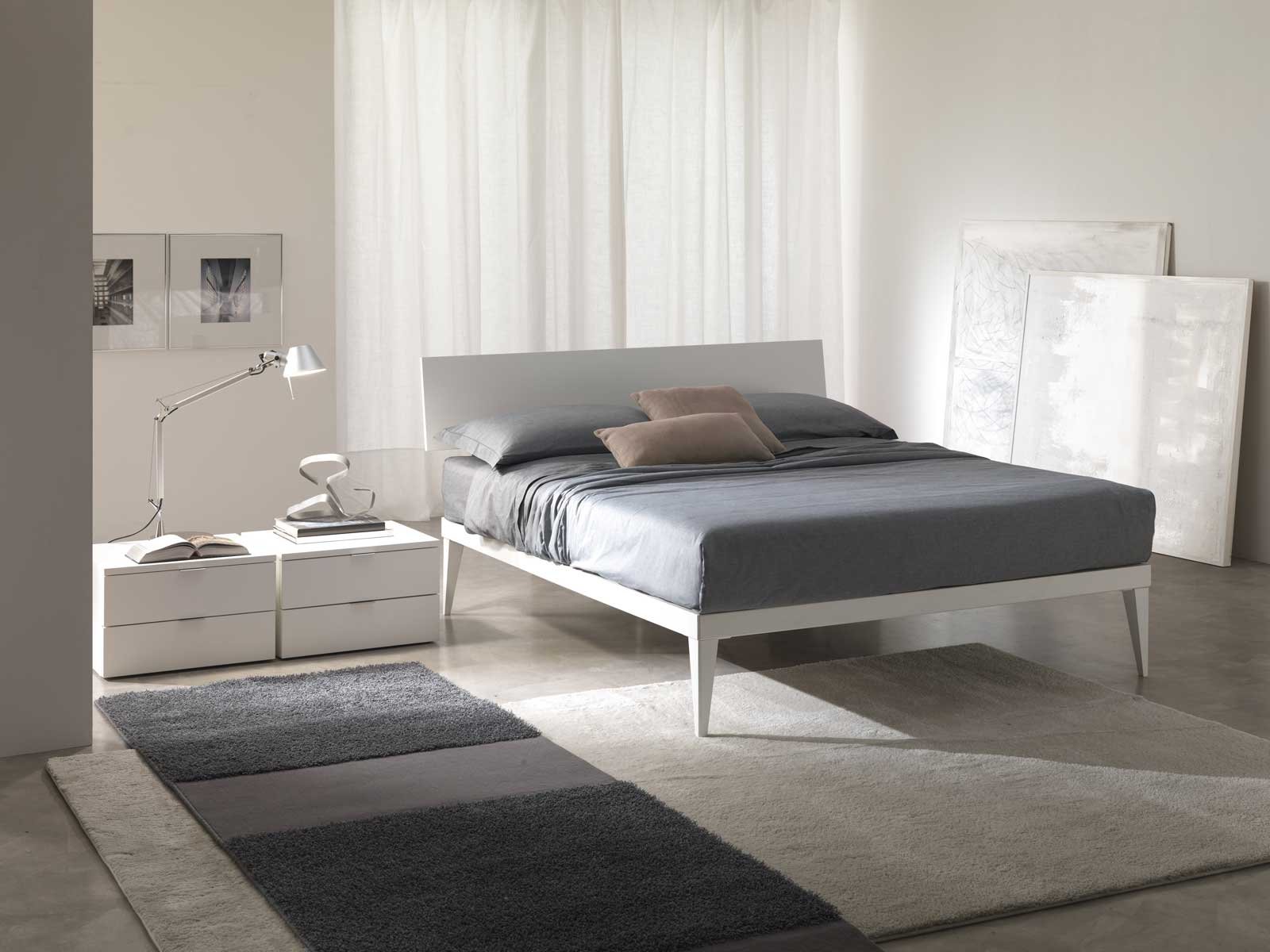 Letto al centro: soluzione d'effetto ma anche strategica in casi ... Telaio letto
