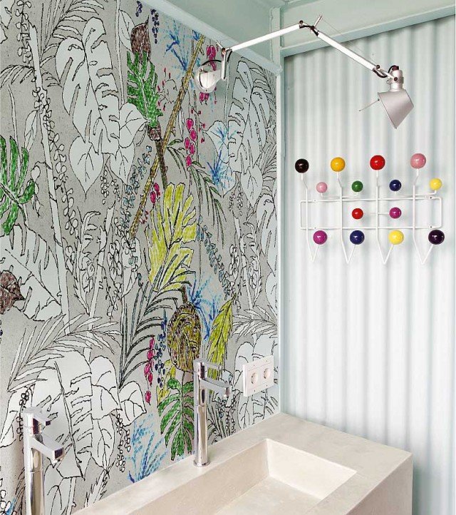 2) La carta da parati impermeabile e protettiva non teme l’acqua. Si posa su ogni tipo di superficie e può essere utilizzata anche per il rivestimento interno del box doccia. Wet System™ di Wall&Decò. www.wallanddeco.com/it 2) La carta da parati impermeabile e protettiva non teme l’acqua. Si posa su ogni tipo di superficie e può essere utilizzata anche per il rivestimento interno del box doccia. Wet System™ di Wall&Decò. www.wallanddeco.com/it