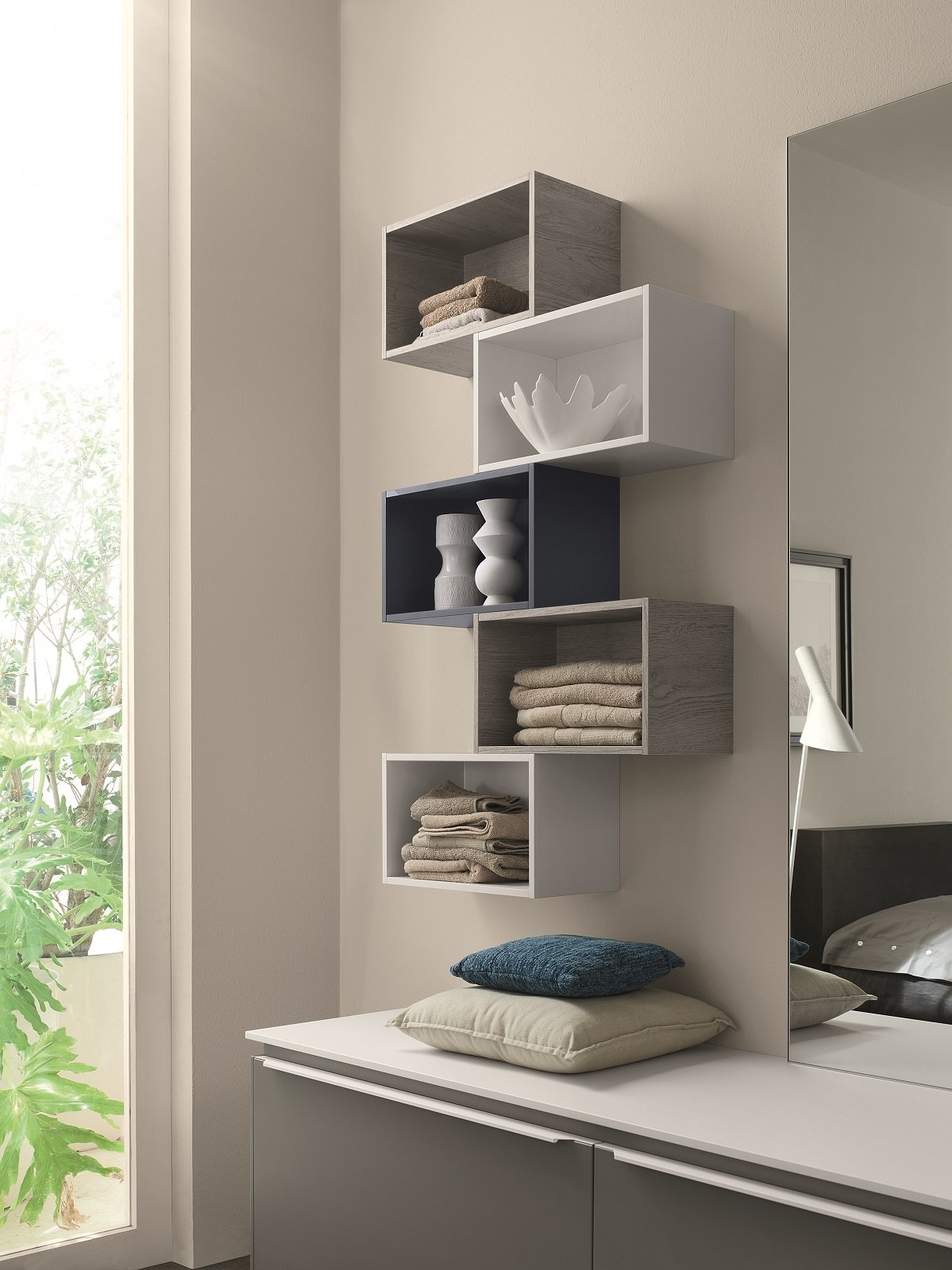Bagno, tutto in ordine con i piccoli contenitori cose di casa