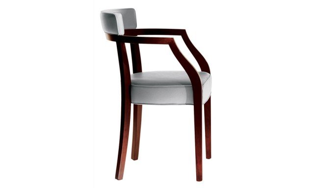 Neoz Anno: 1996 Design: Philippe Starck Produttore: Driade • La sedia fa parte di una collezione che comprende anche poltroncina a sgabello: rivisita nel design le tradizionali sedute in legno massello. La struttura ha finitura in mogano, naturale o ebanizzato. Neoz Anno: 1996 Design: Philippe Starck Produttore: Driade • La sedia fa parte di una collezione che comprende anche poltroncina a sgabello: rivisita nel design le tradizionali sedute in legno massello. La struttura ha finitura in mogano, naturale o ebanizzato.