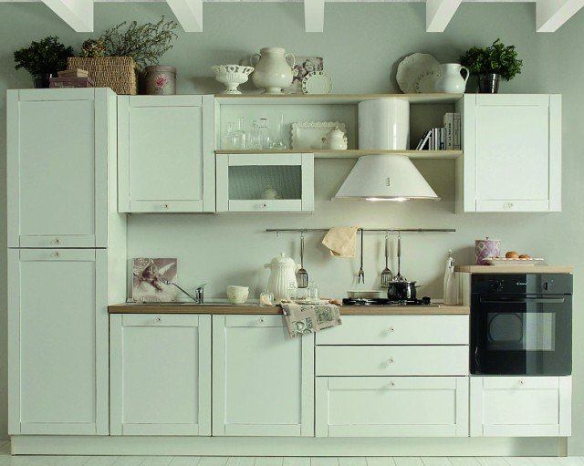 È completa di elettrodomestici (frigo/freezer in classe A+, piano cottura, forno) la cucina Eloise di Mercatone Uno. Misura L 330 x P 60 x H 216 cm. € 1.950* www.mercatoneuno.com È completa di elettrodomestici (frigo/freezer in classe A+, piano cottura, forno) la cucina Eloise di Mercatone Uno. Misura L 330 x P 60 x H 216 cm. € 1.950* www.mercatoneuno.com