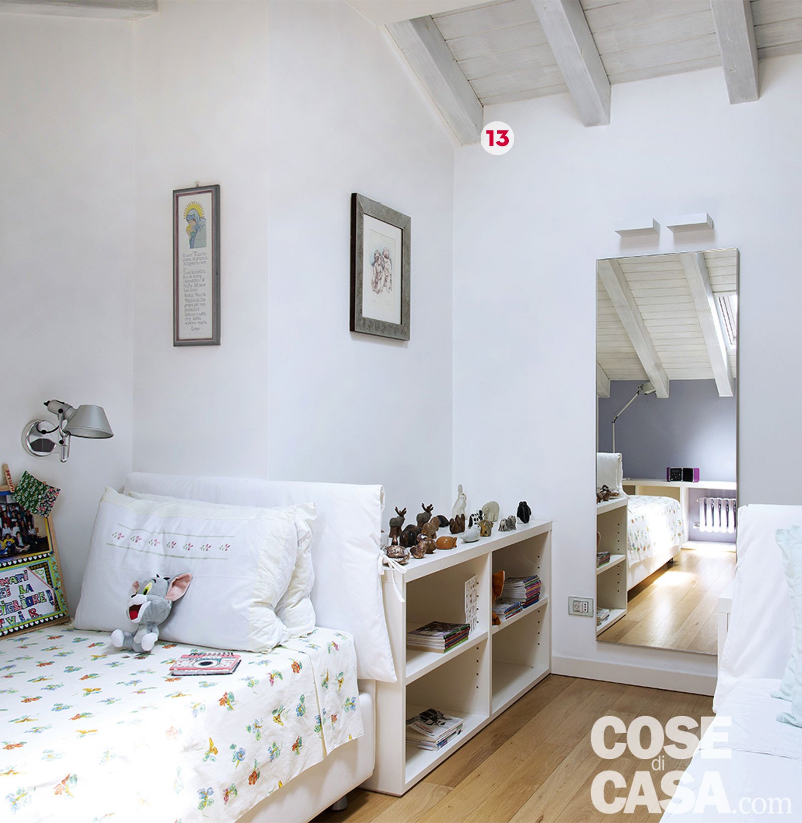 Interni di 67 56 50 mq: elogio della semplicità cose di casa Camerette classiche noce scuro