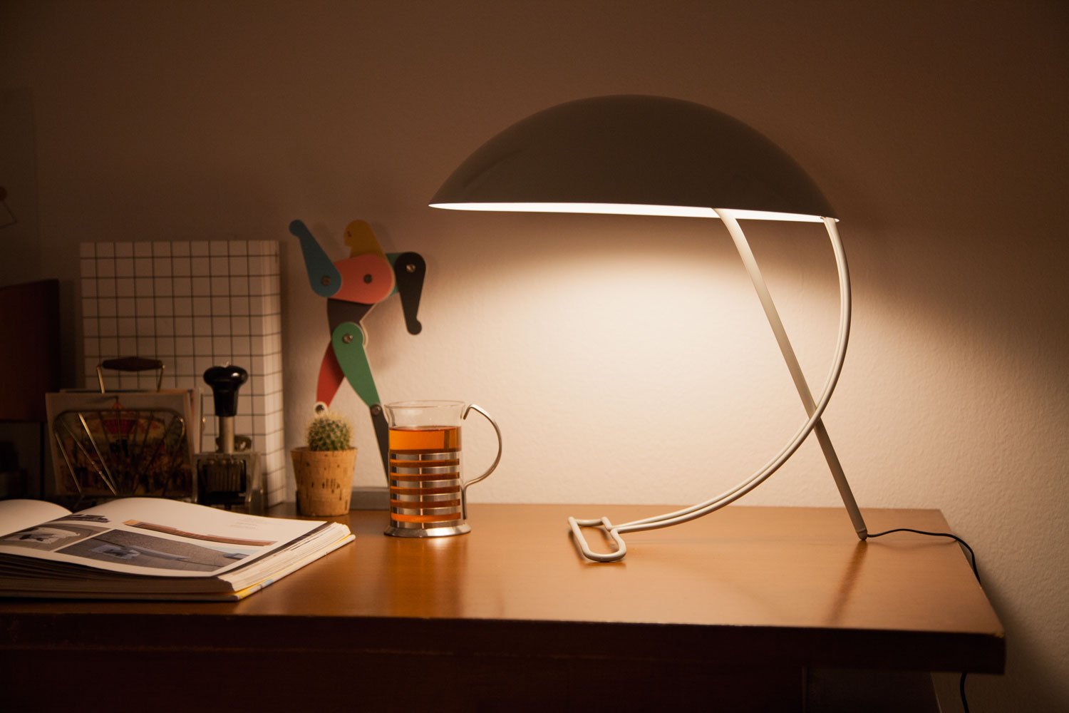 Lampade: fascino vintage e spirito hi tech nelle nuove luci ... Lampada stile anni 50 da tavolo