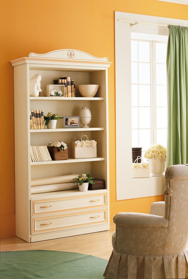 La libreria senza ante della linea Happy Night di Ferretti & Ferretti è impreziosita da finiture realizzate a mano secondo la tradizione classica con vernici pastello e patine a base acquosa che ne sottolineano lo stile country. Misura L 102 x P 40 x H 202 cm. Prezzo su richiesta. www.ferrettieferretti.it La libreria senza ante della linea Happy Night di Ferretti & Ferretti è impreziosita da finiture realizzate a mano secondo la tradizione classica con vernici pastello e patine a base acquosa che ne sottolineano lo stile country. Misura L 102 x P 40 x H 202 cm. Prezzo su richiesta. www.ferrettieferretti.it