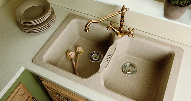 Ha vasche alte 20 cm il lavello Bahia di Leroy Merlin in color avena per installazione sopratop. Realizzato in fragranite, è dotato di troppopieno. Misura L 86 x P 50 cme costa 309 euro. www.leroymerlin.it Ha vasche alte 20 cm il lavello Bahia di Leroy Merlin in color avena per installazione sopratop. Realizzato in fragranite, è dotato di troppopieno. Misura L 86 x P 50 cme costa 309 euro. www.leroymerlin.it