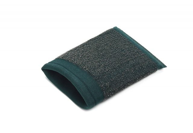 Il guanto in acciaio di forma quadrata Spiramax di Spontex (www.spontex.it) riveste la mano permettendo di pulire ogni angolo del lavello. Costa 1,79 euro. Il guanto in acciaio di forma quadrata Spiramax di Spontex (www.spontex.it) riveste la mano permettendo di pulire ogni angolo del lavello. Costa 1,79 euro.
