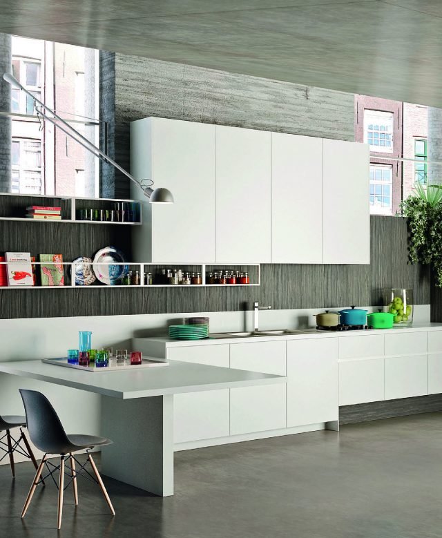 Può avere piani di lavoro con diversi spessori disponibili in laminato, marmo, quarzite granito, acciaio, Quarzo Stone, Quarzo Okite, Solid surface e vetro la cucina Way di Snaidero con zoccolo a effetto sospeso. www.snaidero.it Può avere piani di lavoro con diversi spessori disponibili in laminato, marmo, quarzite granito, acciaio, Quarzo Stone, Quarzo Okite, Solid surface e vetro la cucina Way di Snaidero con zoccolo a effetto sospeso. www.snaidero.it