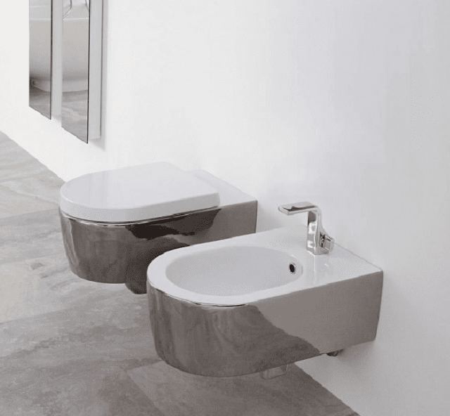 I sanitari sospesi in ceramica Link di Flaminia (design G. Cappellini e R. Palomba) hanno speciale finitura esterna Metal color platino, disponibile anche oro giallo. Misurano L 36 x P 56 cm. Prezzo da rivenditore. www.ceramicaflaminia.it I sanitari sospesi in ceramica Link di Flaminia (design G. Cappellini e R. Palomba) hanno speciale finitura esterna Metal color platino, disponibile anche oro giallo. Misurano L 36 x P 56 cm. Prezzo da rivenditore. www.ceramicaflaminia.it