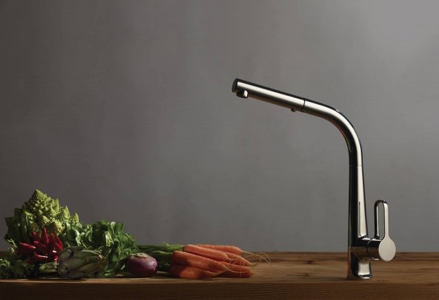 Il miscelatore Skinny di Fima Carlo Frattini si caratterizza per il corpo affusolato che si slancia elegantemente per 22 cm, collegando il diametro della canna con la basetta integrata. Con leva che permette una presa efficace e ergonomica, è proposto in finitura cromo, bianco opaco e nero opaco e monta una doccetta doppio getto dal diametro di 28 mm. Prezzo 491 euro. www.fimacf.com Il miscelatore Skinny di Fima Carlo Frattini si caratterizza per il corpo affusolato che si slancia elegantemente per 22 cm, collegando il diametro della canna con la basetta integrata. Con leva che permette una presa efficace e ergonomica, è proposto in finitura cromo, bianco opaco e nero opaco e monta una doccetta doppio getto dal diametro di 28 mm. Prezzo 491 euro. www.fimacf.com