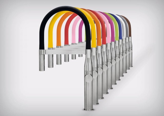 Grazie al flessibile in silicone disponibile in 11 diversi colori, la doccetta Essence Professional di Grohe si coordina perfettamente con qualsiasi superficie o rifinitura intorno all’area del lavello. A due getti, ha flessibile elastico in satoprene igienico con molla in metallo integrata che permette la rotazione di 360°. Prezzo 631 euro. www.grohe.it Grazie al flessibile in silicone disponibile in 11 diversi colori, la doccetta Essence Professional di Grohe si coordina perfettamente con qualsiasi superficie o rifinitura intorno all’area del lavello. A due getti, ha flessibile elastico in satoprene igienico con molla in metallo integrata che permette la rotazione di 360°. Prezzo 631 euro. www.grohe.it
